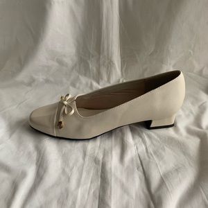 Soft Style Size 6.5N Ivory Heels - Heel 1.5”